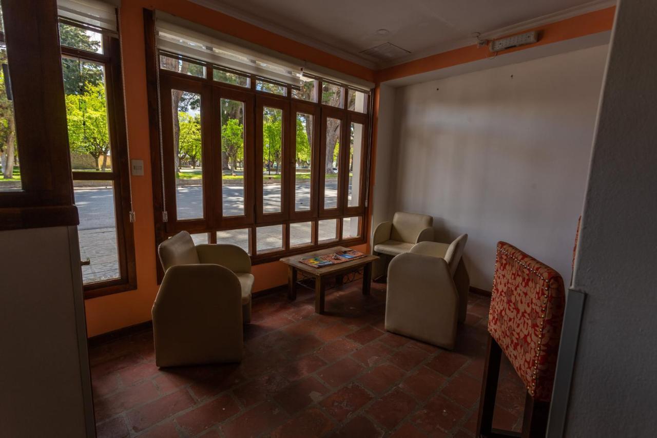 Pinto Terraza Ostello Esquel Esterno foto