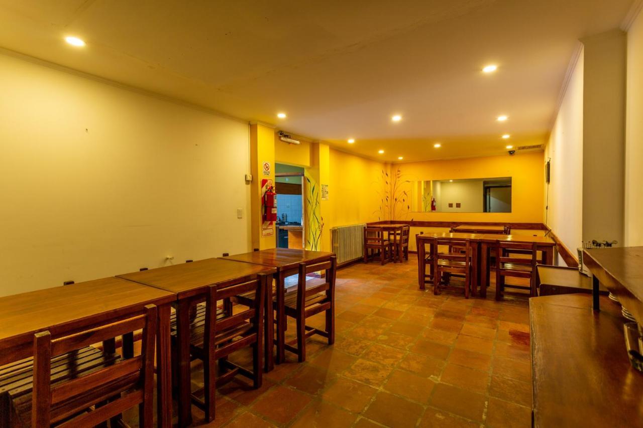 Pinto Terraza Ostello Esquel Esterno foto