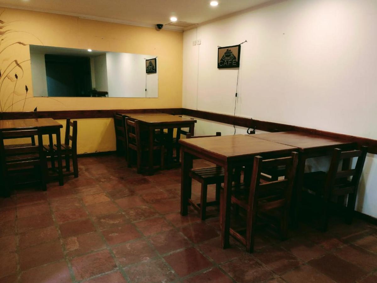 Pinto Terraza Ostello Esquel Esterno foto