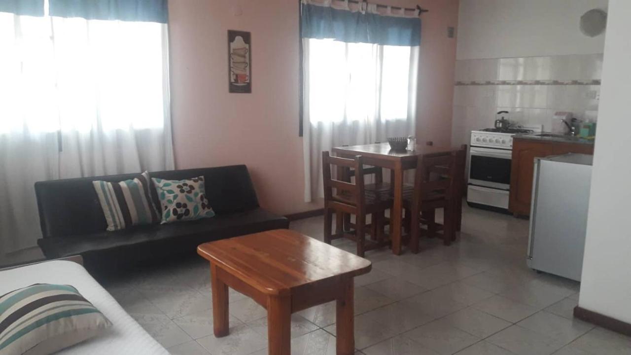Pinto Terraza Ostello Esquel Esterno foto